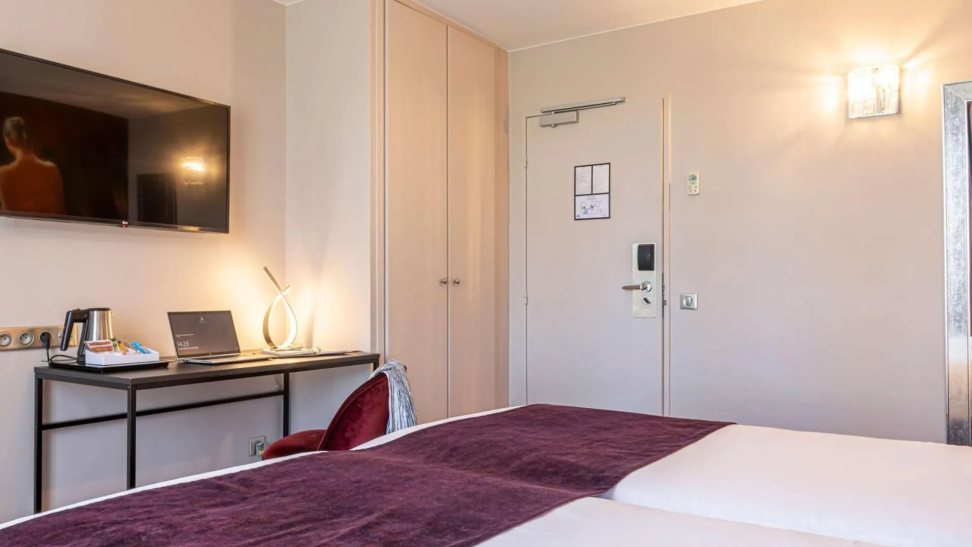 Mercure Paris Place D'Italie 4*,