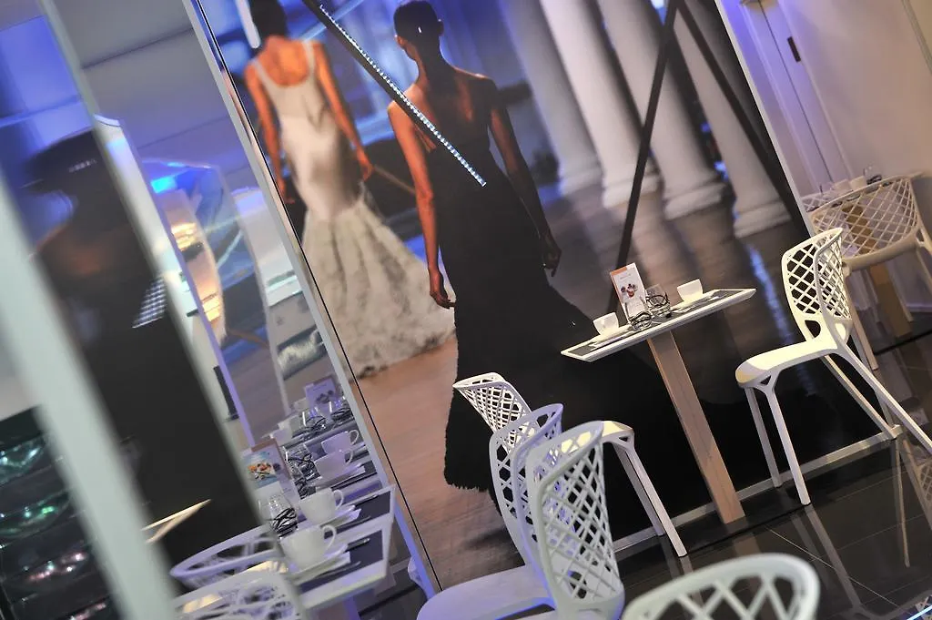 Mercure Paris Place D'Italie 4*,